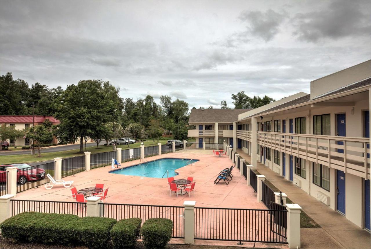 Super 7 Inn Tupelo