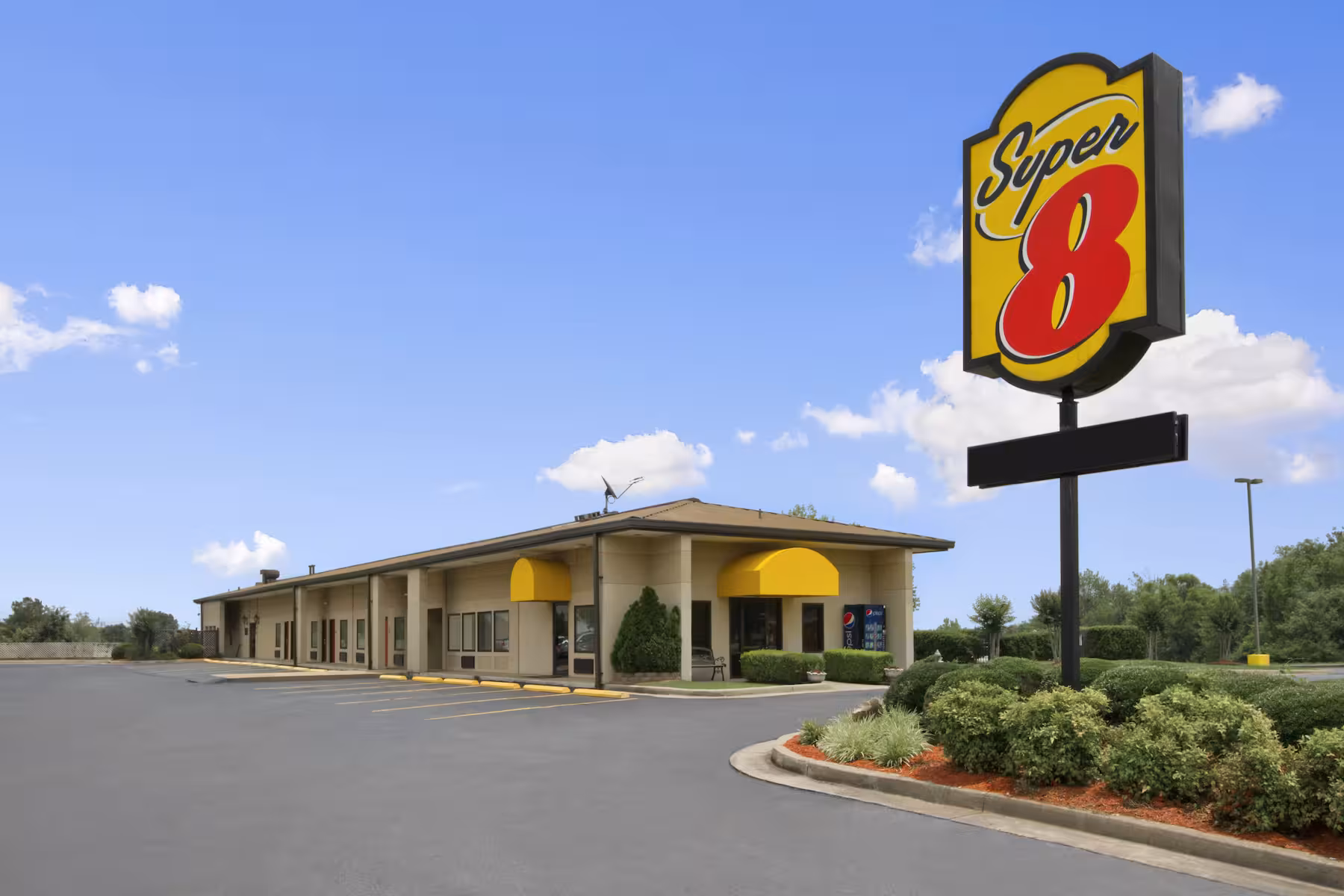 Super 8 by Wyndham Tupelo Airport