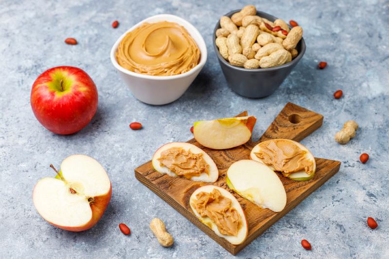 Apples with peanut butter