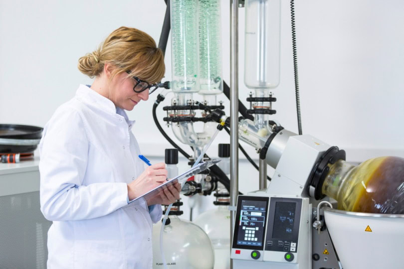CBD oil extraction in laboratory