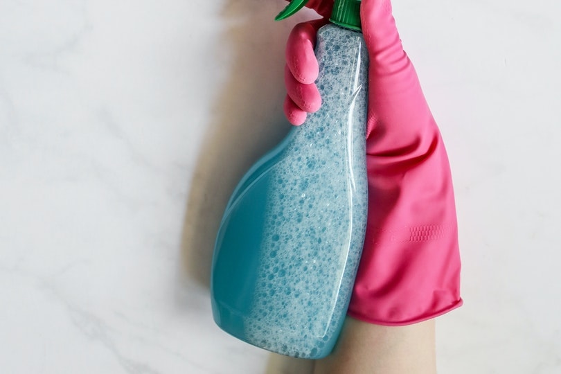 Cleaning spray