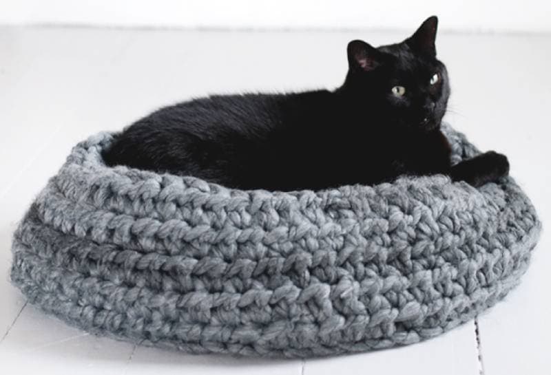 DIY CROCHET CAT BED