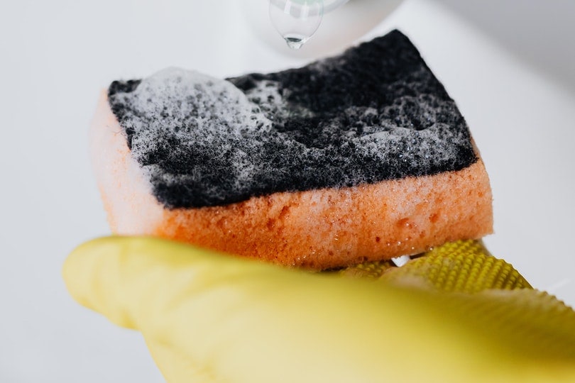 Dishwashing scrub