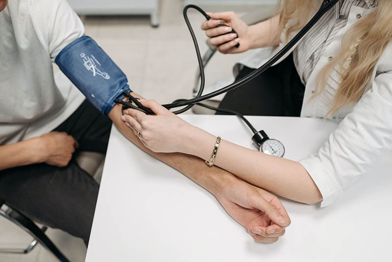 Measuring blood pressure