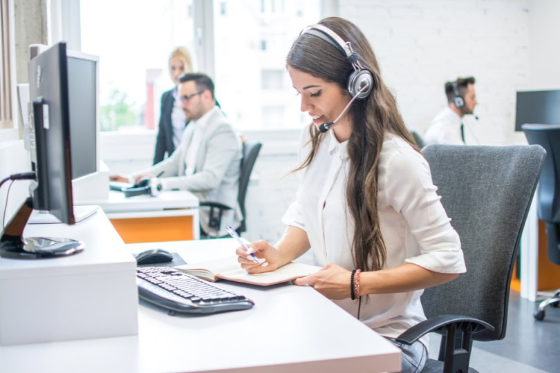 costumer service worker