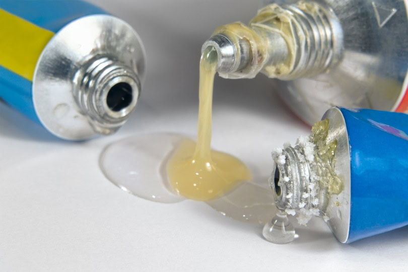 glue_PRILL_Shutterstock