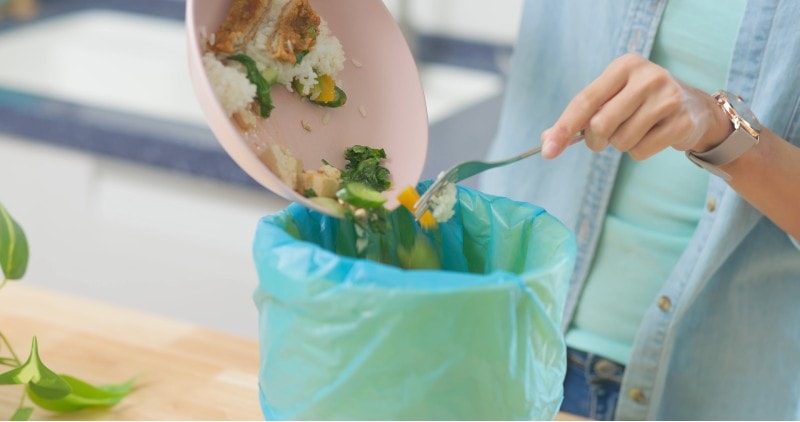 scraping vegetable food leftovers
