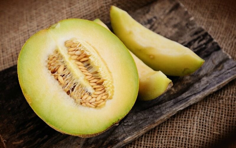 sliced cantaloupes