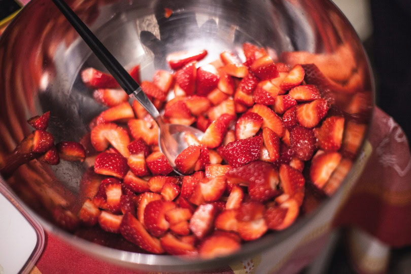 sliced strawberries