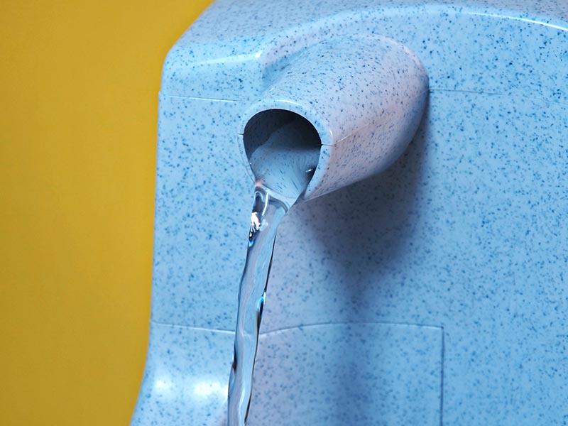 water fountain for cats and dogs